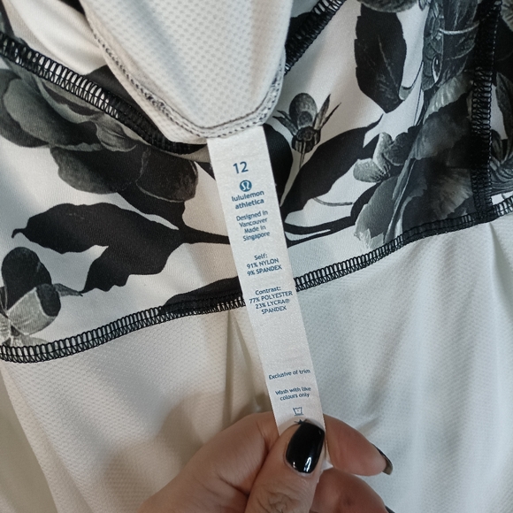 Lululemon Tame Me Tank Scoop Sweat Wicking Floral Print Black and White - Picture 4 of 7